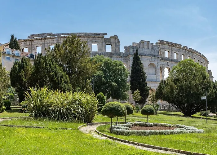 Sani-2 By Interhome 프예스차나 우발라